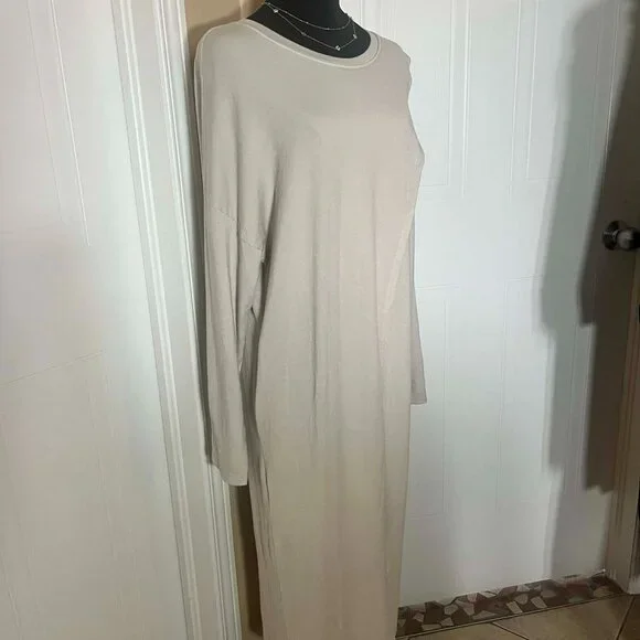 Italian Beige or Black Dress with Pockets and Split in Front (E9) - Picture 6 of 11